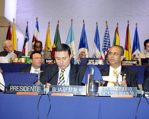 Workers meet with OAS 